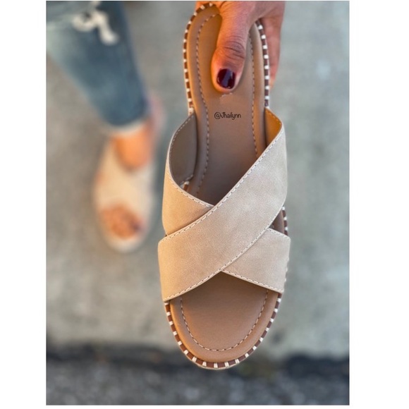 NUDE CRISS CROSS JUTE PLATFORM SANDAL - Picture 3 of 6